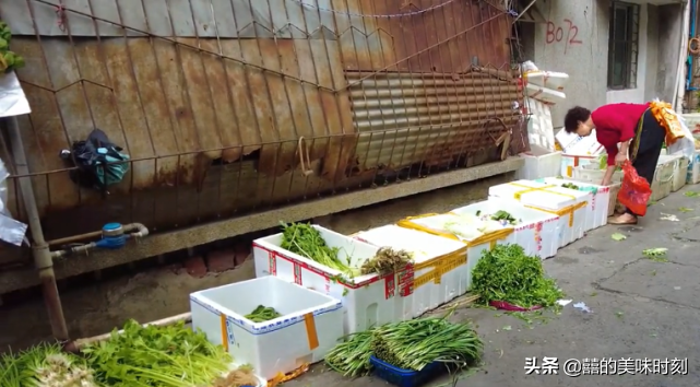 海口藏得最深的(de)海南(nan)粉，十幾年(nian)沒有(yǒu)招牌沒有(yǒu)們(men)臉，配(pei)海螺湯絕了(le)